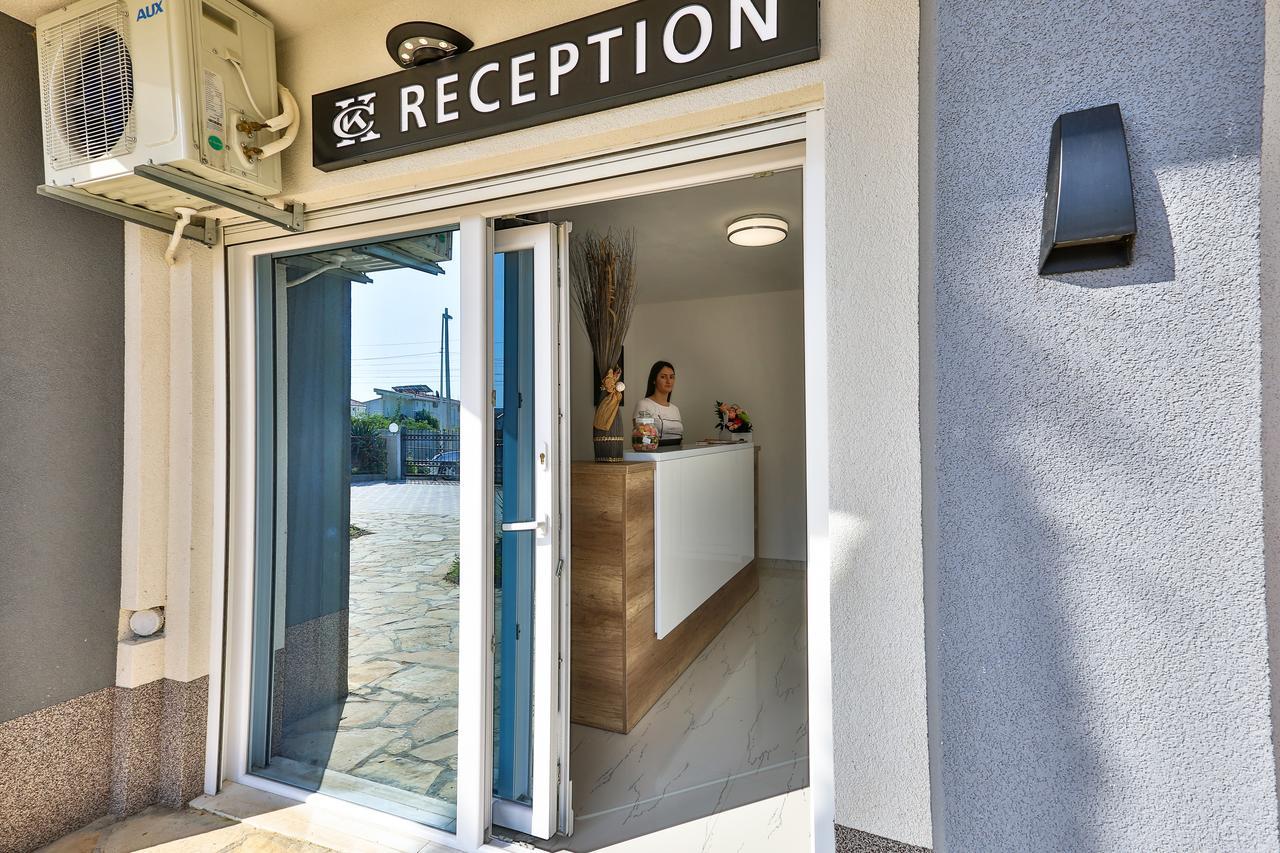 Zara Apartmani Sutomore Exterior photo